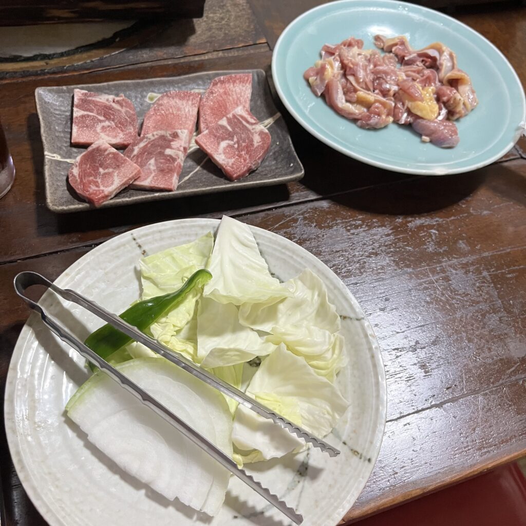 別府美食【民芸茶屋 味蔵】炭燒雞肉 牛舌