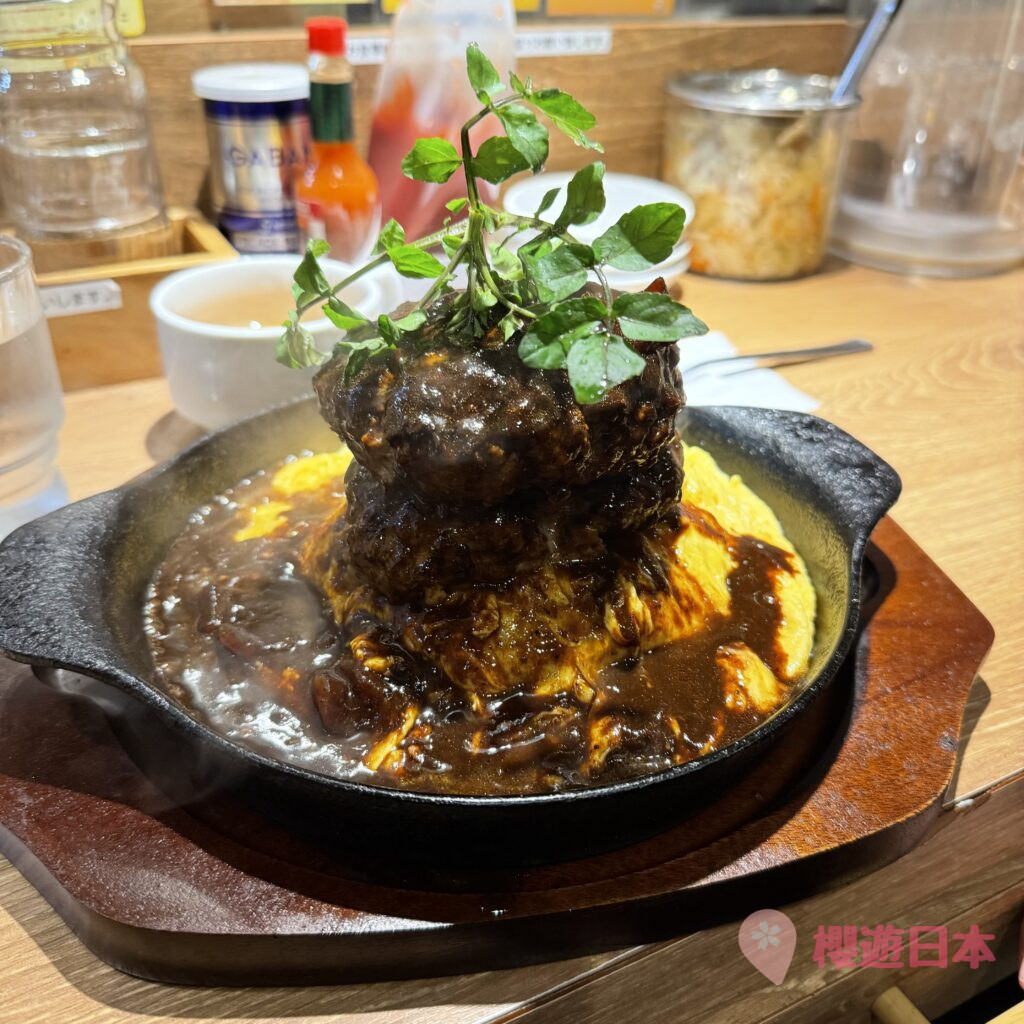 東京蛋包飯推薦｜牛肉漢堡 x 蓬鬆滑蛋 x 咖哩邪惡又好吃的組合！【肉オムライス専門店 肉とたまご 新宿店】 - 新宿美食, 日本, 日本美食, 日本餐廳, 東京, 東京美食, 洋食