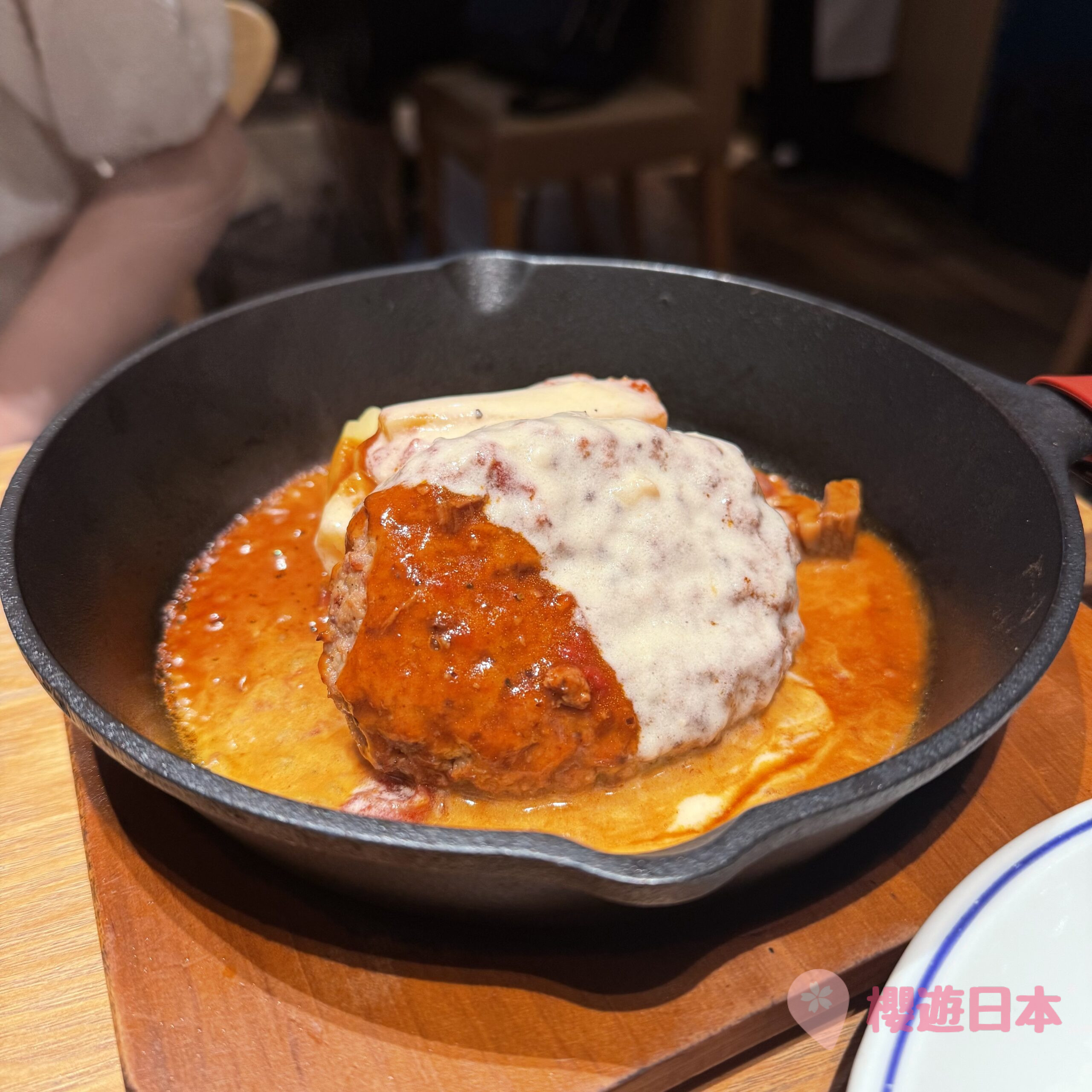 東京澀谷美食推薦｜濃厚起司料理必吃！招牌起司蛋包飯&起司漢堡排 【CHEESE KITCHEN RACLER】 - 東京, 東京美食, 洋食, 澀谷, 澀谷美食, 蛋包飯