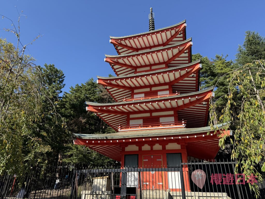 富士山絕景神社推薦【新倉富士淺間神社】｜忠靈塔×富士山超美景色！（附交通方式＆御守御朱印指南） - 富士山, 日本, 日本自駕, 神社